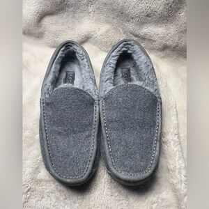 UGG Men's Ascot slipper shoe size 8